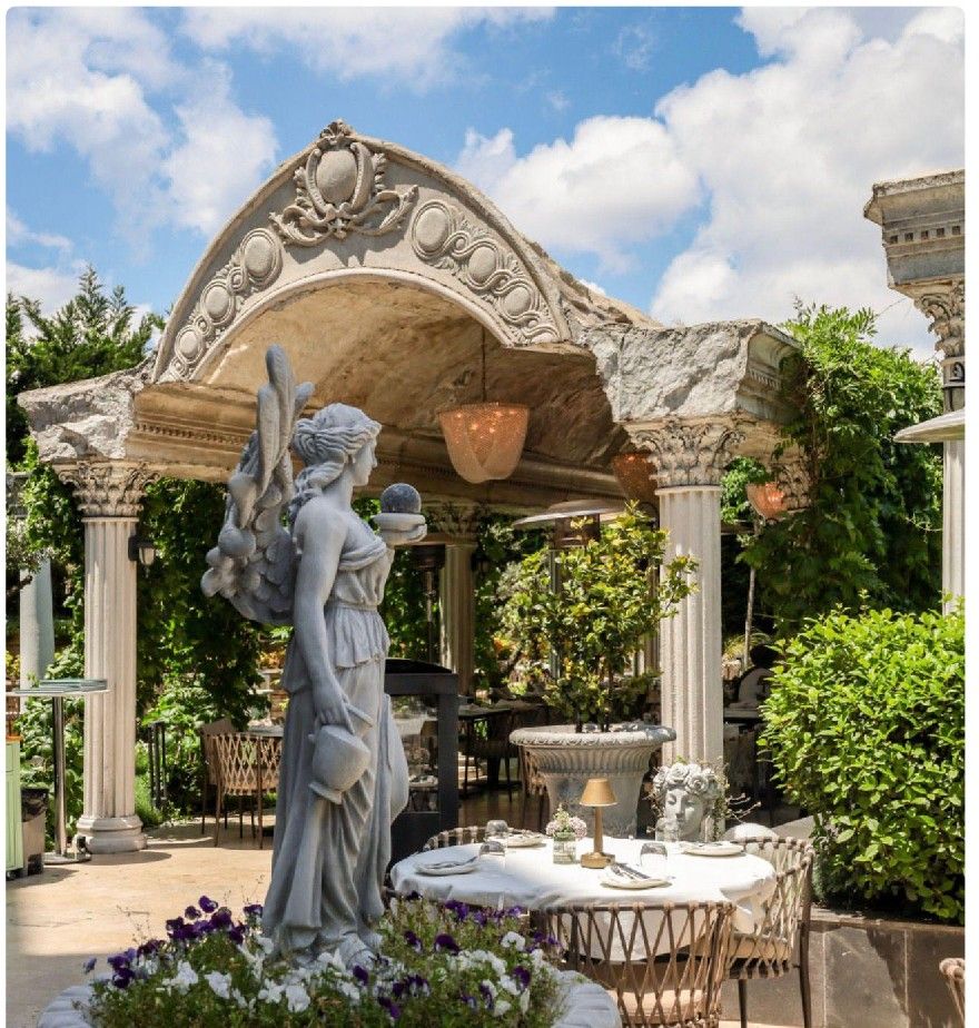Restaurant garden with statue and pergola details