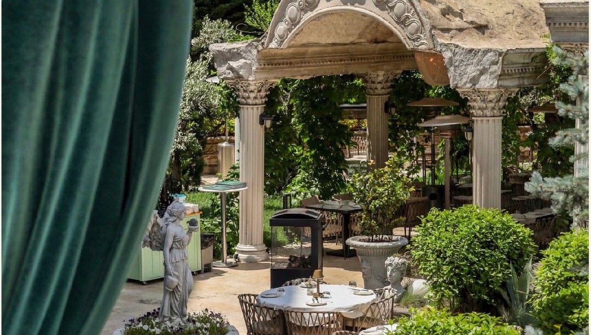 Social area with pergola and dense planting